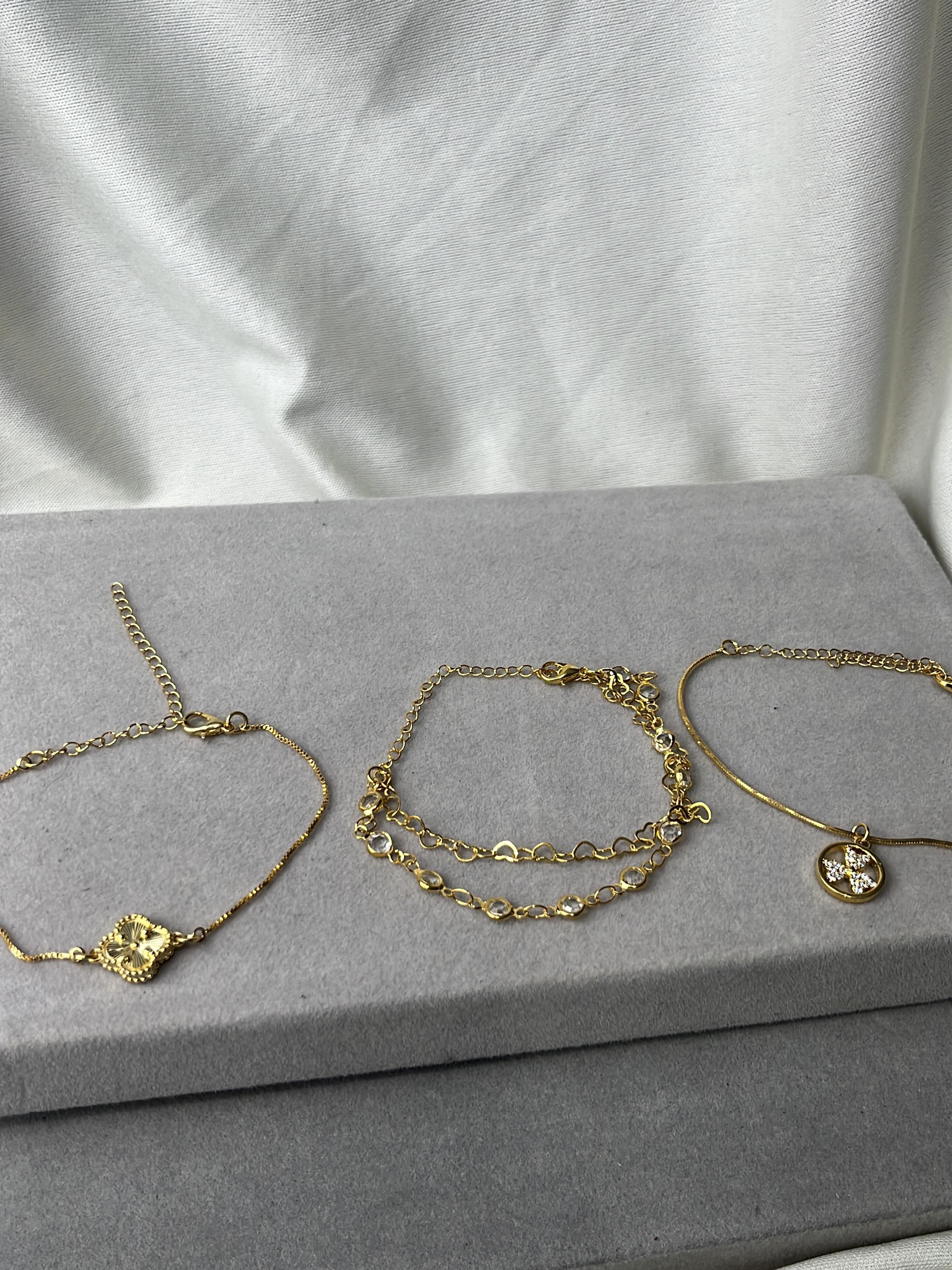 Pulseiras delicadas douradas — unidade — foto 1